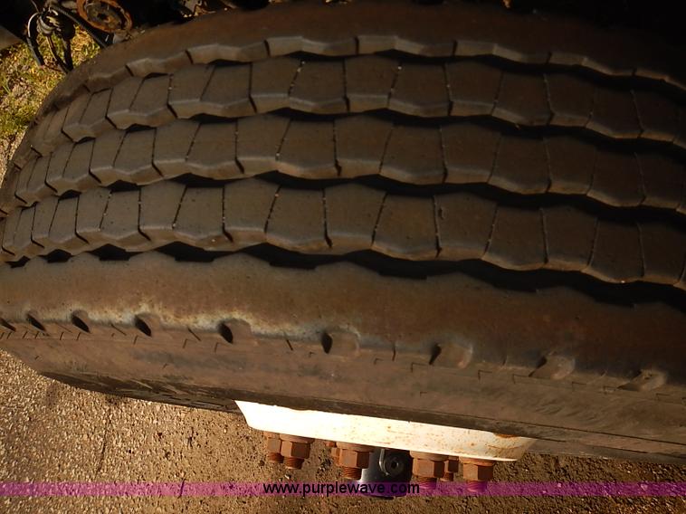 image for item E7809 2008 International 7400SFA truck cab and chassis