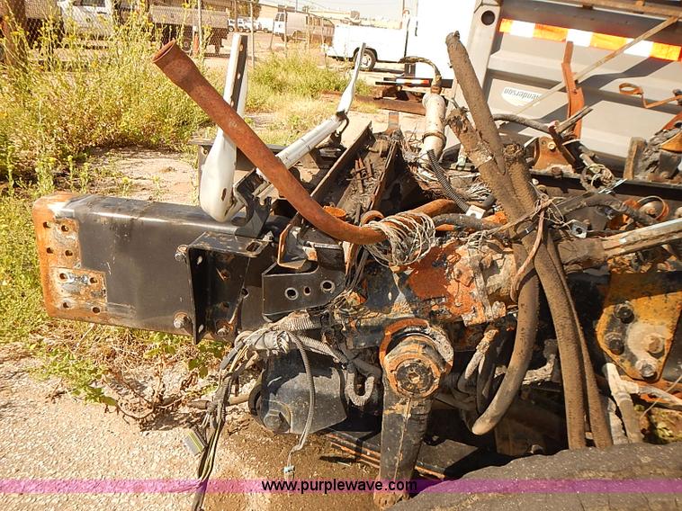 image for item E7809 2008 International 7400SFA truck cab and chassis