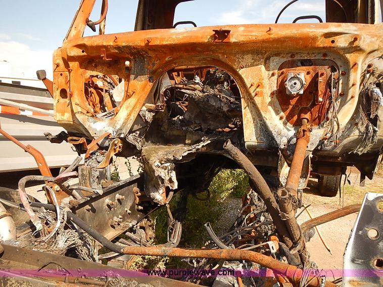 image for item E7809 2008 International 7400SFA truck cab and chassis