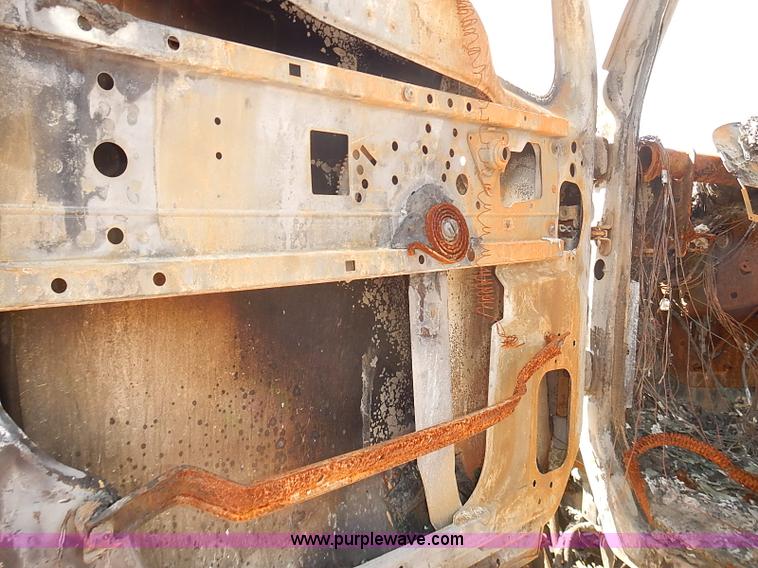 image for item E7809 2008 International 7400SFA truck cab and chassis