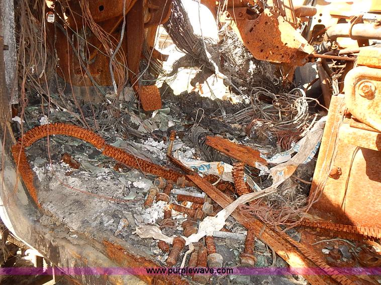 image for item E7809 2008 International 7400SFA truck cab and chassis