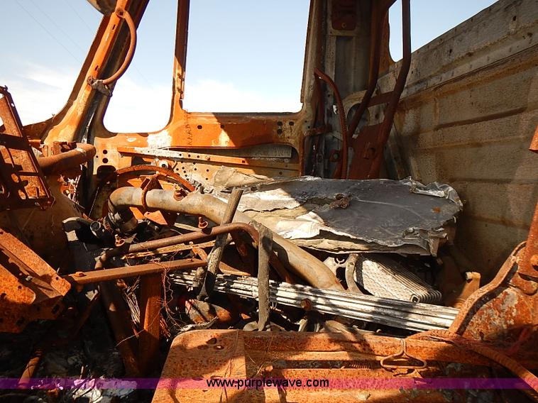 image for item E7809 2008 International 7400SFA truck cab and chassis