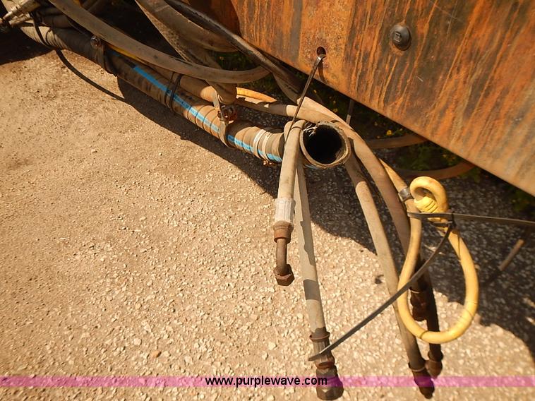 image for item E7809 2008 International 7400SFA truck cab and chassis