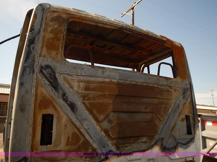 image for item E7809 2008 International 7400SFA truck cab and chassis