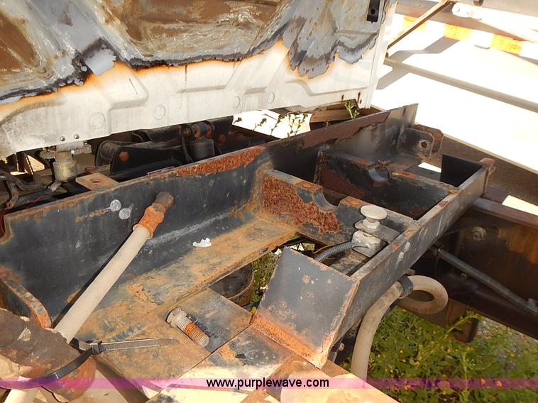 image for item E7809 2008 International 7400SFA truck cab and chassis