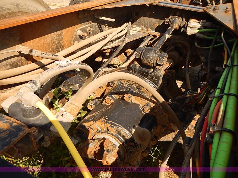 image for item E7809 2008 International 7400SFA truck cab and chassis