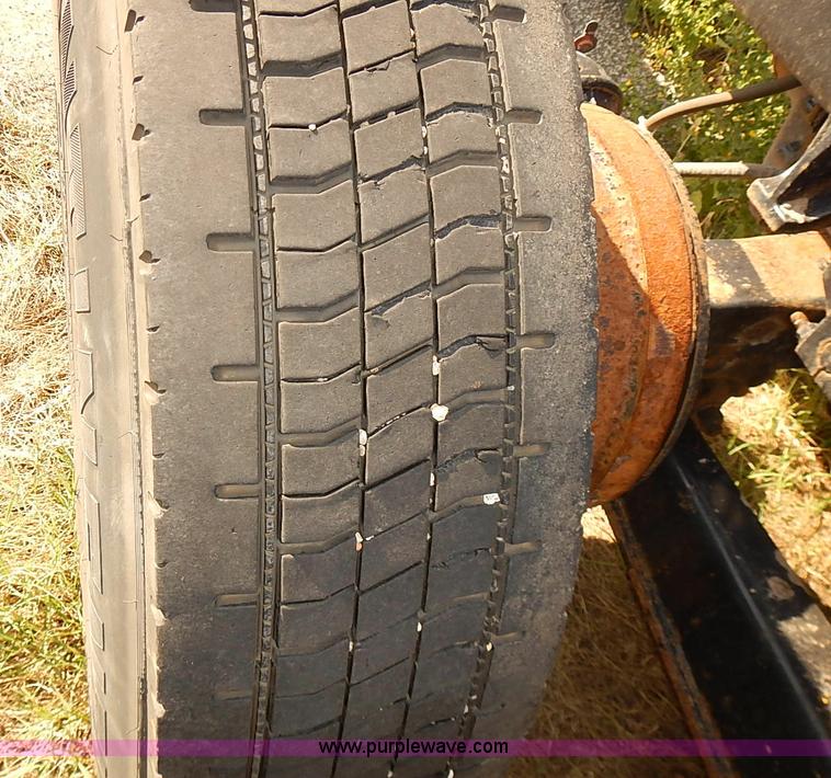 image for item E7809 2008 International 7400SFA truck cab and chassis