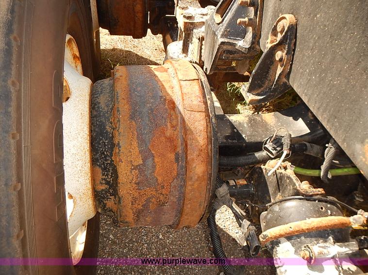 image for item E7809 2008 International 7400SFA truck cab and chassis