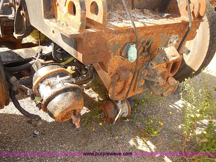 image for item E7809 2008 International 7400SFA truck cab and chassis