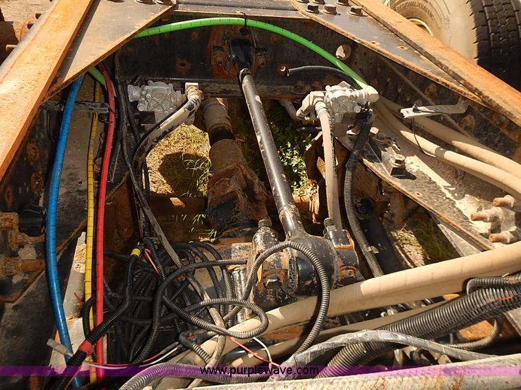 image for item E7809 2008 International 7400SFA truck cab and chassis