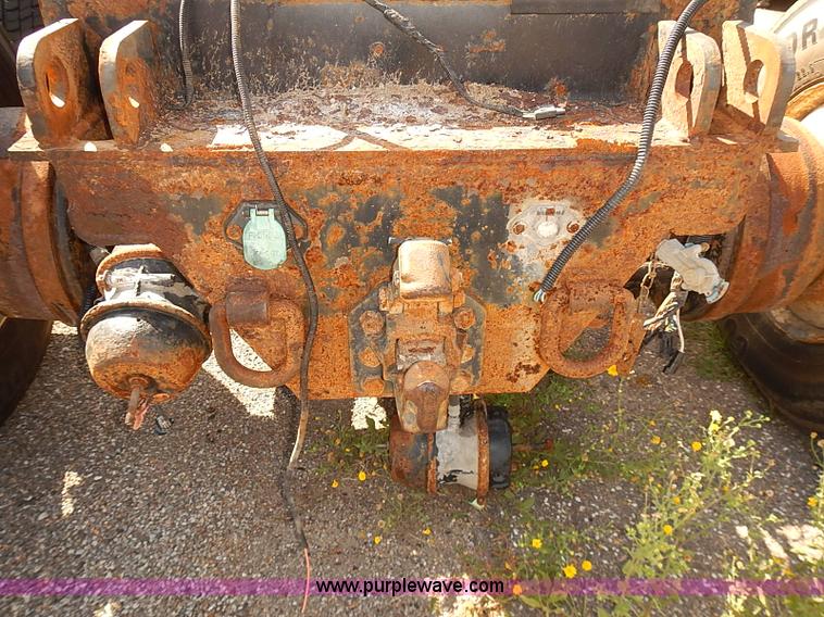 image for item E7809 2008 International 7400SFA truck cab and chassis