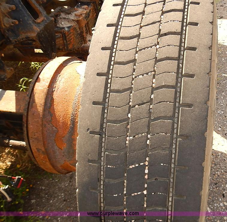 image for item E7809 2008 International 7400SFA truck cab and chassis