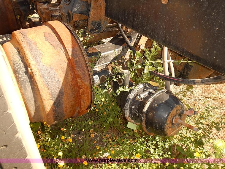 image for item E7809 2008 International 7400SFA truck cab and chassis