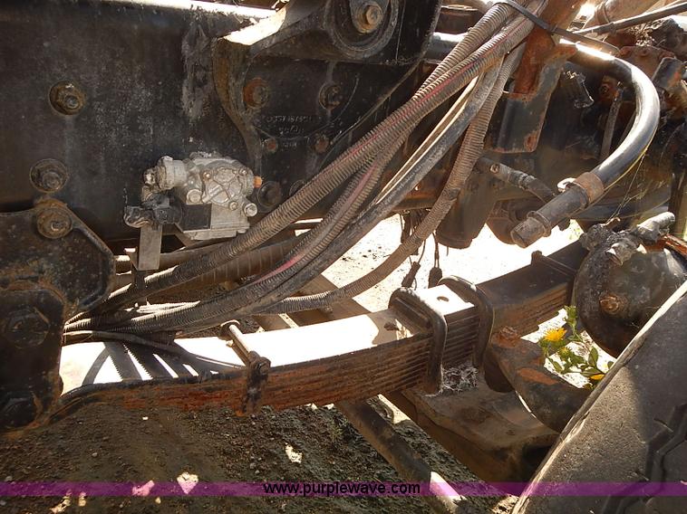 image for item E7809 2008 International 7400SFA truck cab and chassis