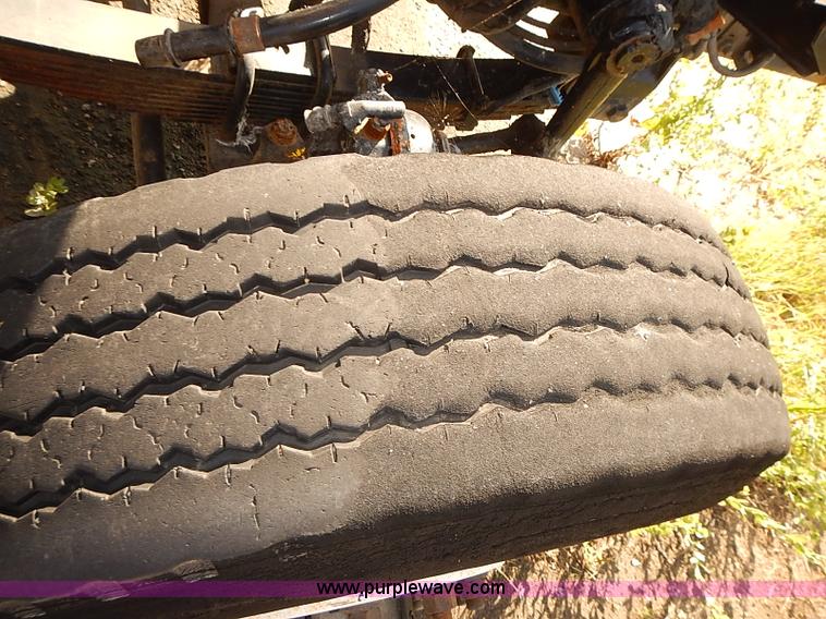 image for item E7809 2008 International 7400SFA truck cab and chassis