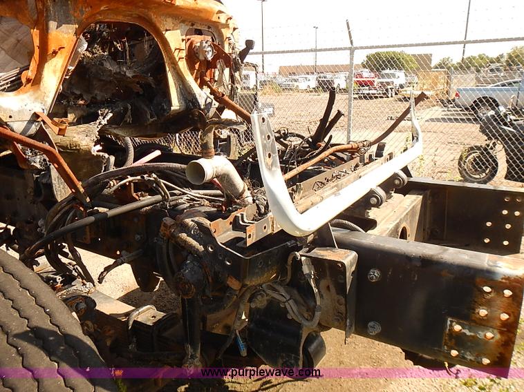 image for item E7809 2008 International 7400SFA truck cab and chassis