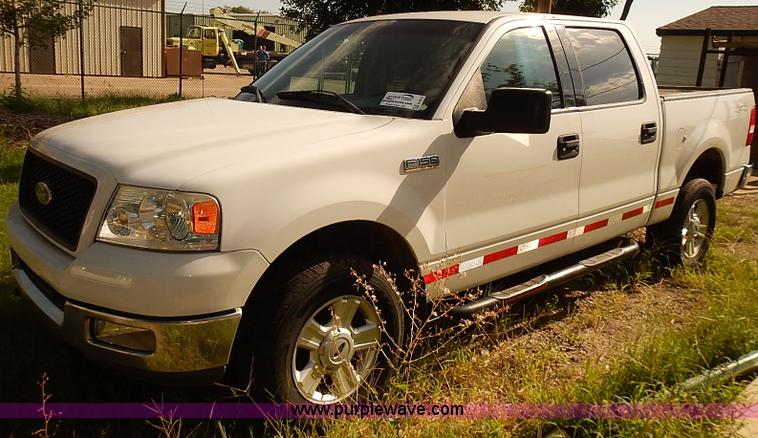image for item E7812 2004 Ford F150 XLT SuperCrew pickup truck