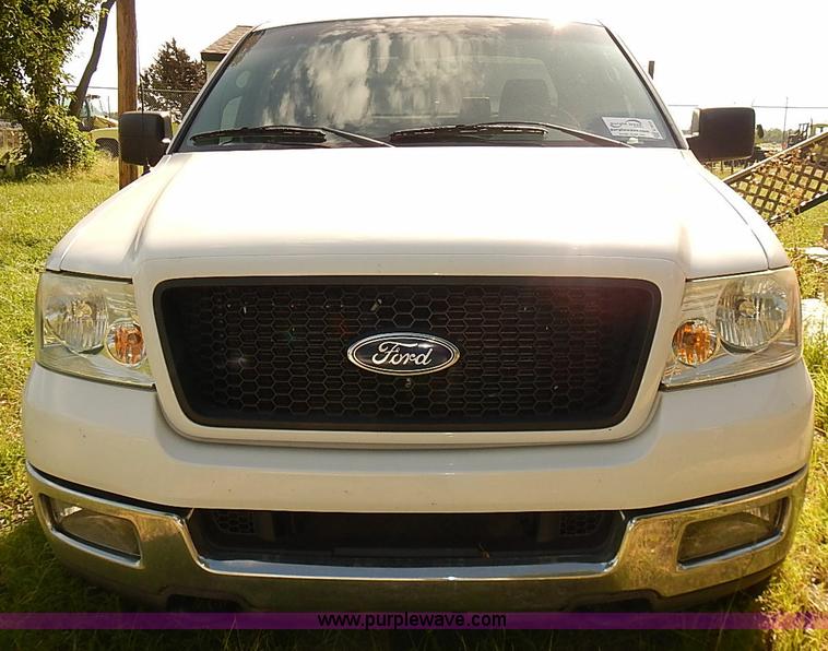 image for item E7812 2004 Ford F150 XLT SuperCrew pickup truck