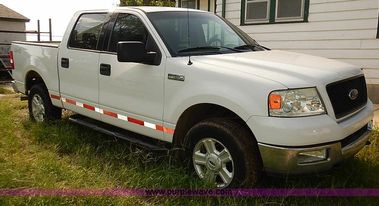 image for item E7812 2004 Ford F150 XLT SuperCrew pickup truck