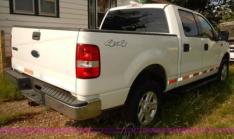 image for item E7812 2004 Ford F150 XLT SuperCrew pickup truck