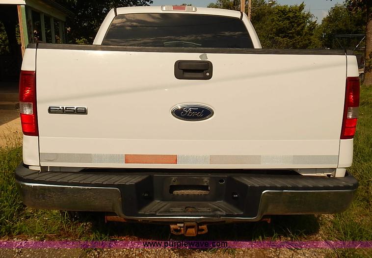 image for item E7812 2004 Ford F150 XLT SuperCrew pickup truck