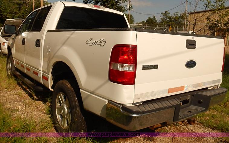 image for item E7812 2004 Ford F150 XLT SuperCrew pickup truck