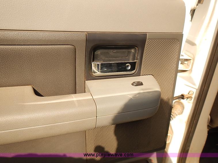 image for item E7812 2004 Ford F150 XLT SuperCrew pickup truck