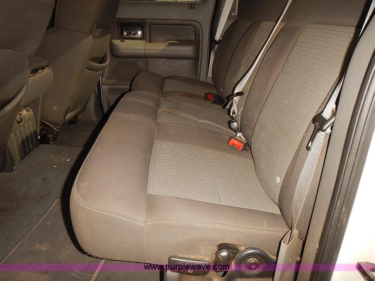 image for item E7812 2004 Ford F150 XLT SuperCrew pickup truck