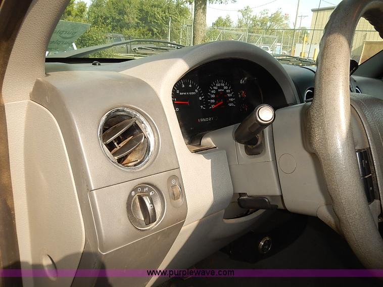 image for item E7812 2004 Ford F150 XLT SuperCrew pickup truck