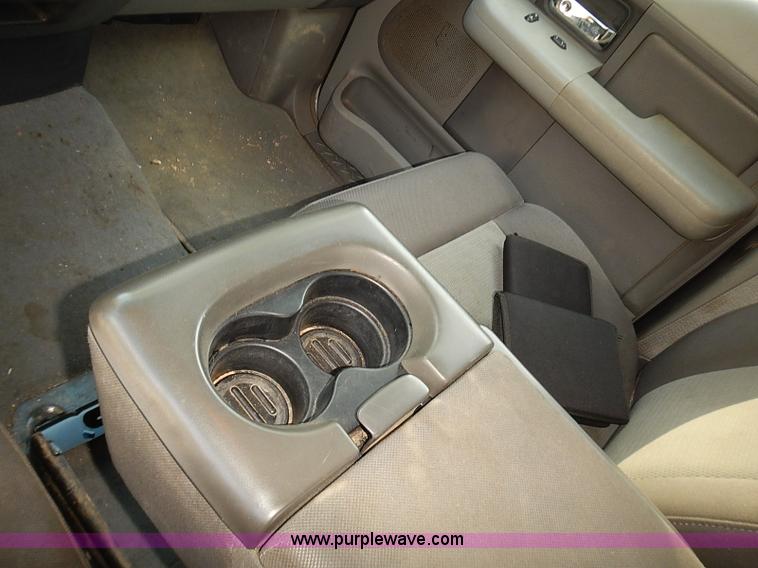 image for item E7812 2004 Ford F150 XLT SuperCrew pickup truck