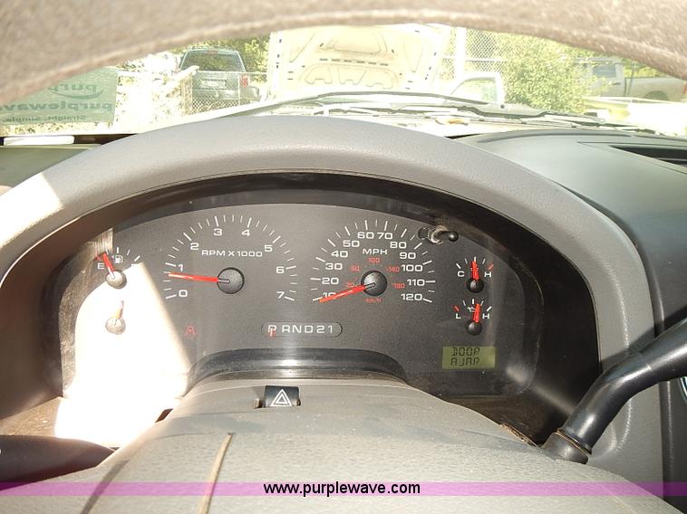 image for item E7812 2004 Ford F150 XLT SuperCrew pickup truck