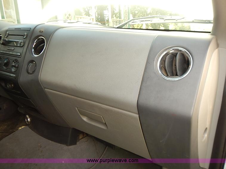 image for item E7812 2004 Ford F150 XLT SuperCrew pickup truck