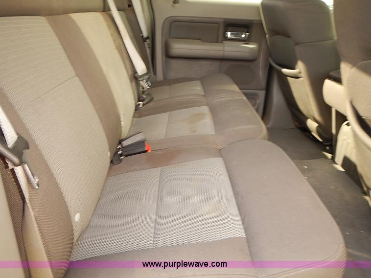 image for item E7812 2004 Ford F150 XLT SuperCrew pickup truck