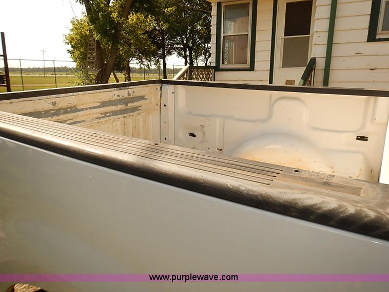 image for item E7812 2004 Ford F150 XLT SuperCrew pickup truck