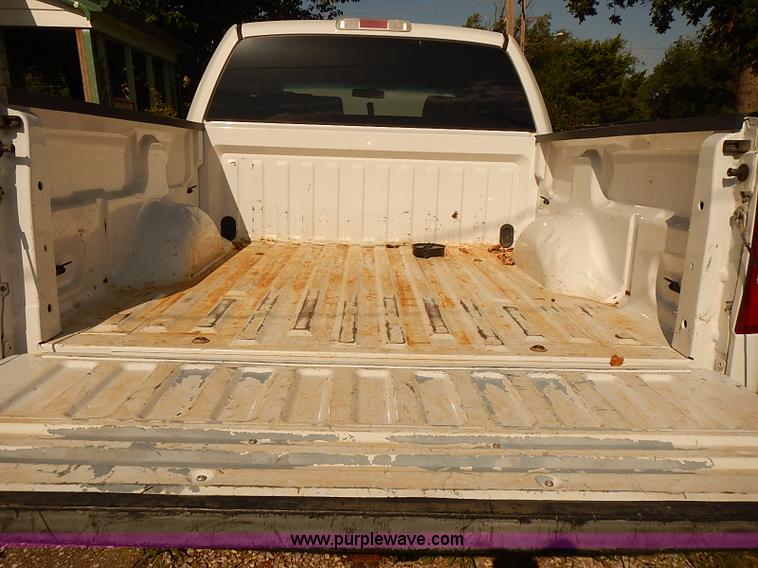 image for item E7812 2004 Ford F150 XLT SuperCrew pickup truck