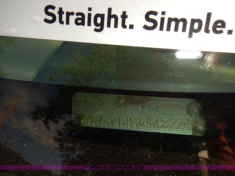 image for item E7812 2004 Ford F150 XLT SuperCrew pickup truck