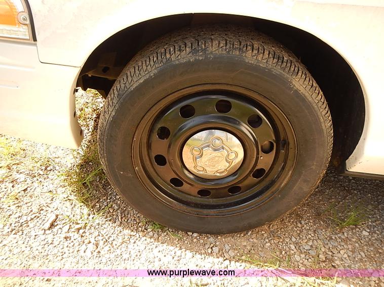 image for item E7813 2008 Ford Crown Victoria Police Interceptor