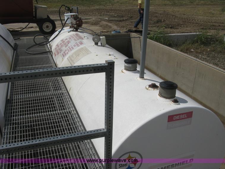 image for item E7873 3,000 gallon steel fuel tank