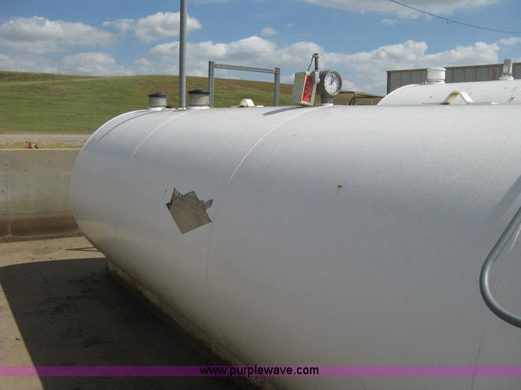 image for item E7873 3,000 gallon steel fuel tank