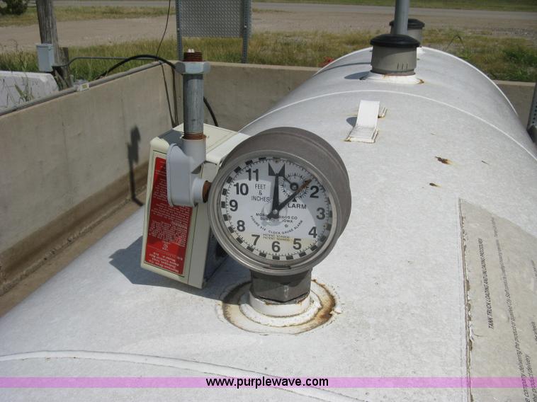 image for item E7873 3,000 gallon steel fuel tank