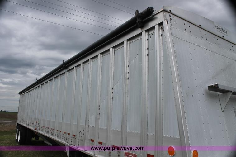 image for item AJ9380 1992 Corn Husker 800 grain hopper trailer