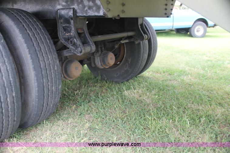 image for item AJ9380 1992 Corn Husker 800 grain hopper trailer