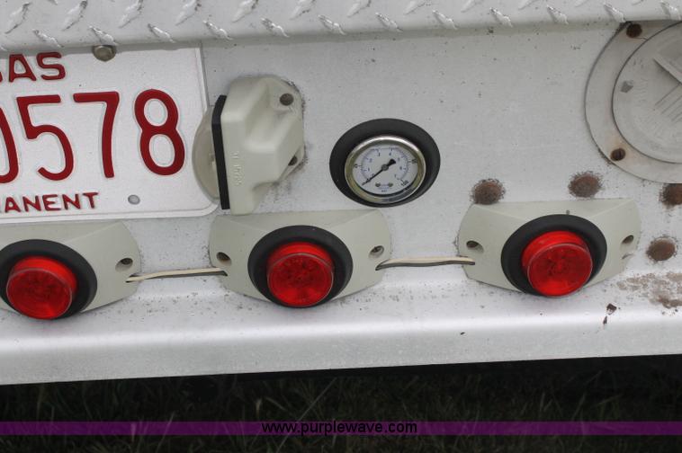 image for item AJ9380 1992 Corn Husker 800 grain hopper trailer