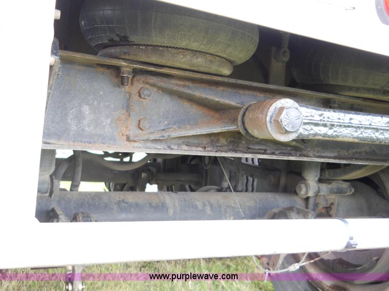 image for item AJ9380 1992 Corn Husker 800 grain hopper trailer