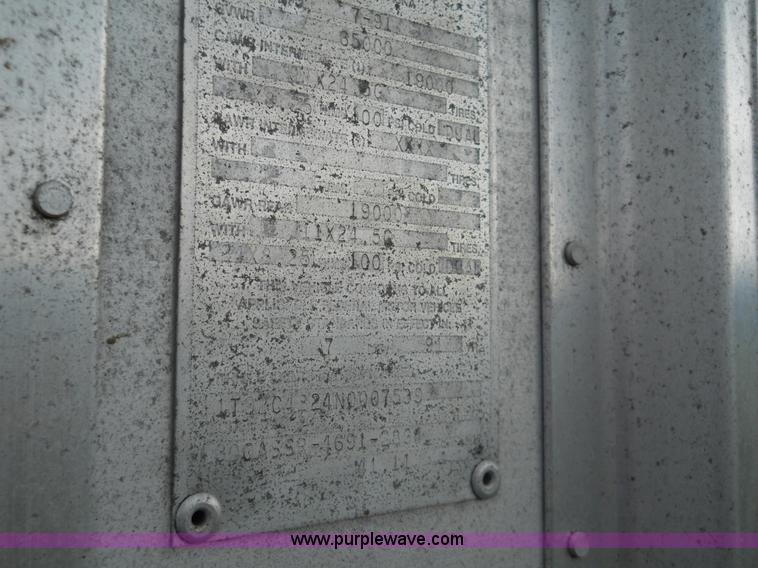 image for item AJ9380 1992 Corn Husker 800 grain hopper trailer