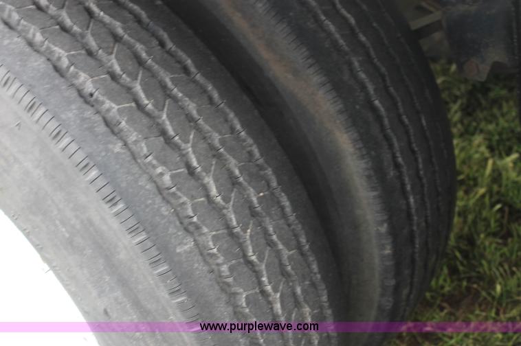 image for item AJ9380 1992 Corn Husker 800 grain hopper trailer