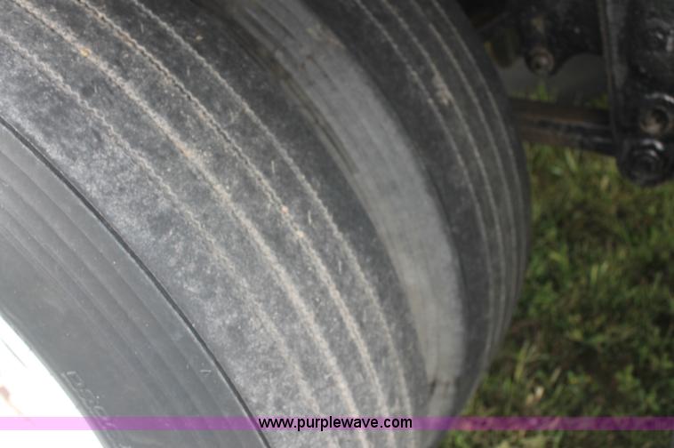 image for item AJ9380 1992 Corn Husker 800 grain hopper trailer