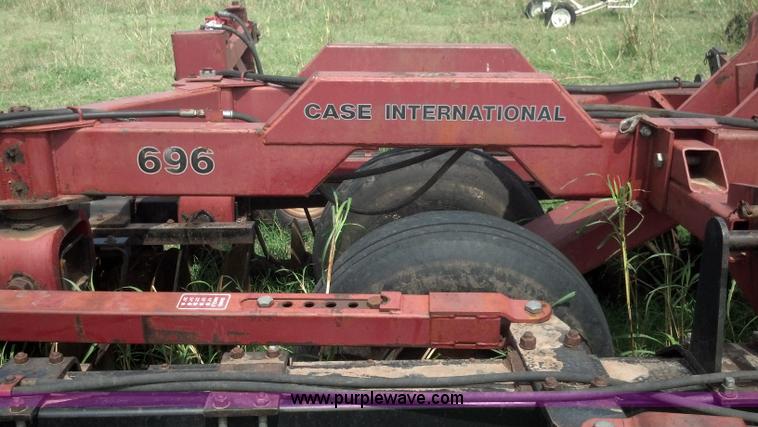 image for item AJ9386 Case IH 696 folding double off-set disk