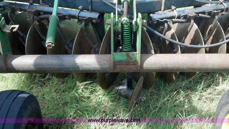 image for item AJ9387 John Deere 650 double off-set disk