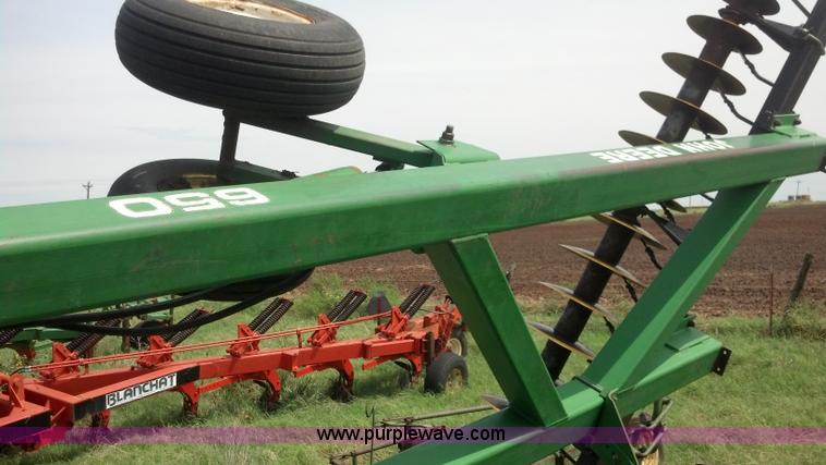 image for item AJ9387 John Deere 650 double off-set disk